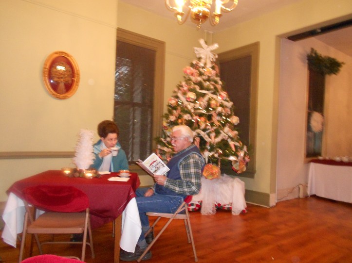 Sunday Dec 2 '12 Marietta Candlelight tour 027