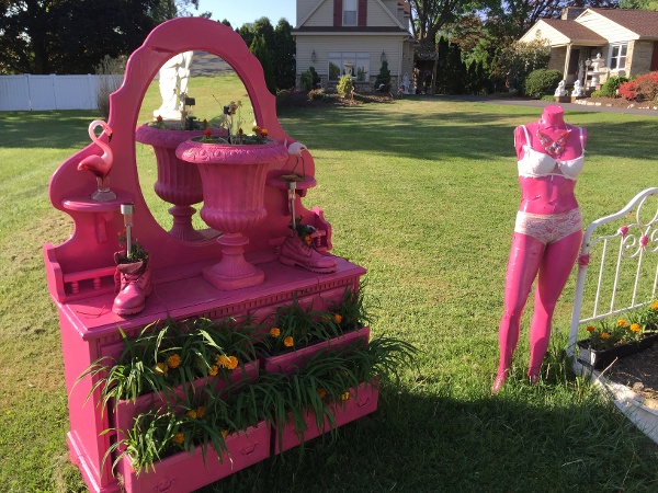 pink lawn art