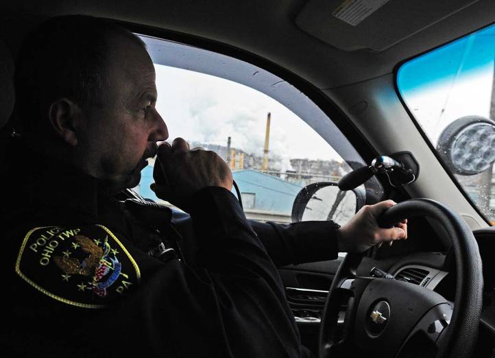 police-disbandment-officer-005