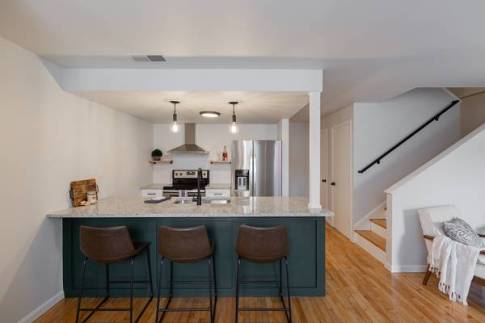 locust street apartment